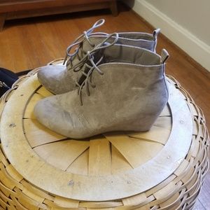 Grey 8.5 new directions wedge booties